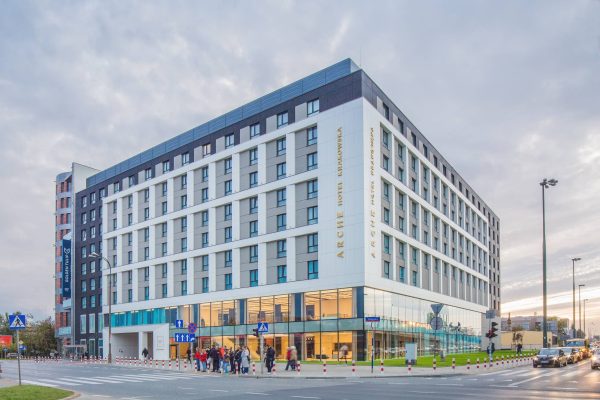 Hotel blisko lotniska – wybór czy konieczność?